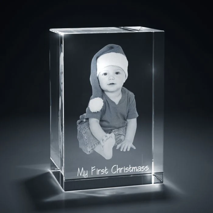 Brighten the Festive Season with Personalized Christmas Ornaments!